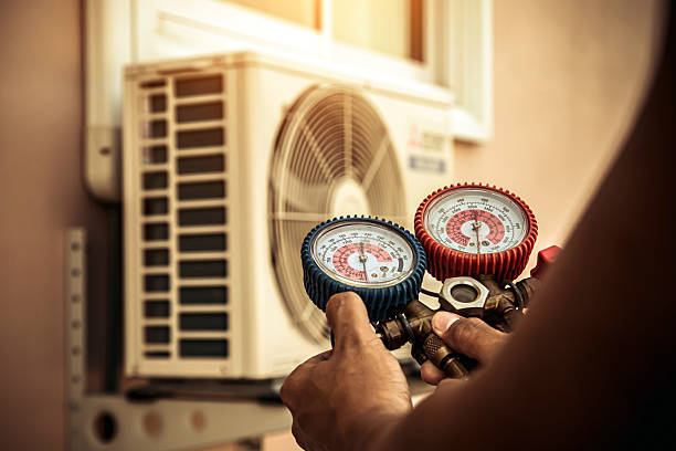 Professional Hvac technician working in Sapulpa, OK